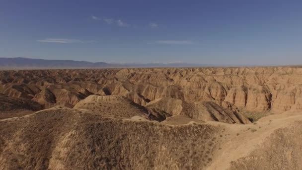 Ragazza turista nel canyon — Video Stock