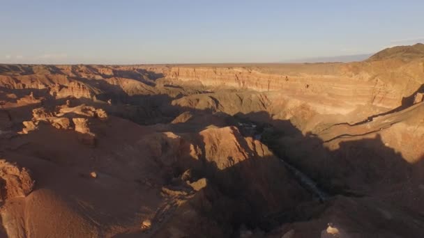 Bovenaanzicht van de canyons — Stockvideo