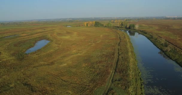 Panoramatické podzimní krajina. — Stock video