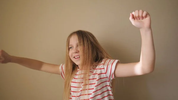 Happy Pretty Blonde Girl Looking Camera Raises Hands Rejoicing Achievement — Stock Photo, Image