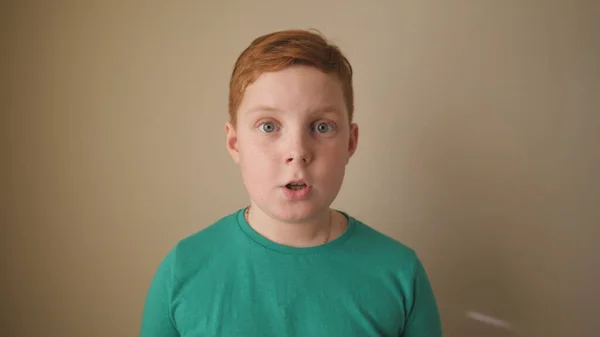 Little Red Haired Boy Looking Camera Wow Expression Indoor Portrait — Stock Photo, Image