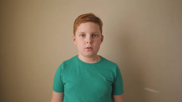 Little Red Haired Boy Looking Camera Wow Expression Indoor Portrait — Stock Photo, Image