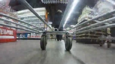 Kharkiv, Ukrayna - Fb 20 Kasım: Alışveriş Merkezi giriş timelaps - Kharkiv, Ukrayna