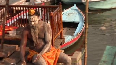 Varanassi sadhus sabah, Hindistan'da devlet Uttar Pradesh