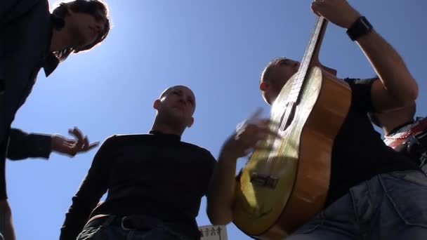 Feest van de zigeuners in het nationale park van Camargue — Stockvideo