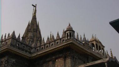 Aynalı ve mermerli Hint tapınağı