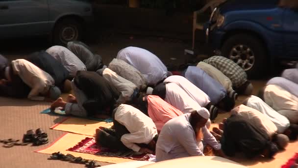 Στιγμή της προσευχές στην Καλκούτα, Ινδία — Αρχείο Βίντεο