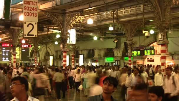 Calcutta istasyonundan India platformlarda — Stok video