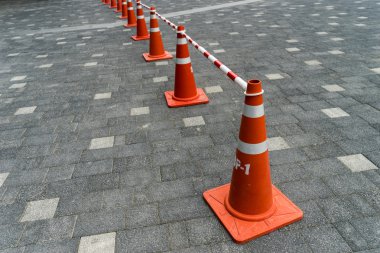 Triffic koni asfalt üzerinde