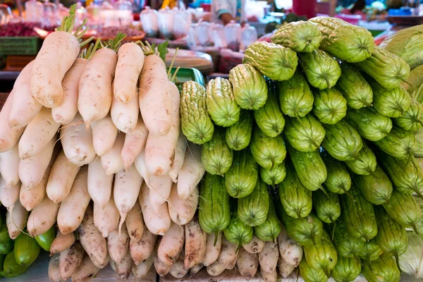 Rábanos y calabaza — Foto de Stock