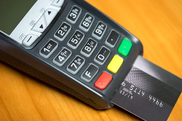 Kredi kartı ödeme ahşap arka kapatmak