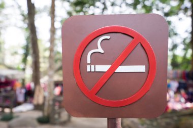 İşareti kamu alanında sigara içme