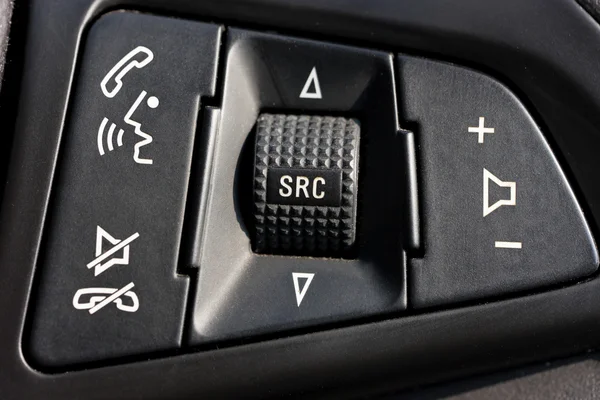 Botón del teléfono en el volante de un coche — Foto de Stock