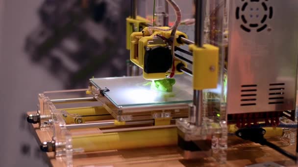 3d printer aan het werk. — Stockvideo