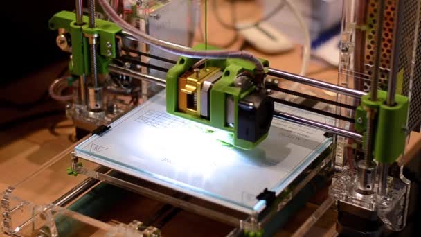 3d printer aan het werk. — Stockvideo