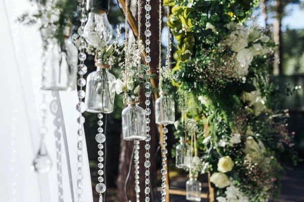 Arco Boda Está Decorado Con Hermosos Ramos Decorativos Frascos —  Fotos de Stock