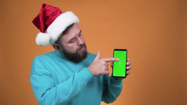 Guy Santa Hat Shows Something Smartphone Green Screen — Stock Video