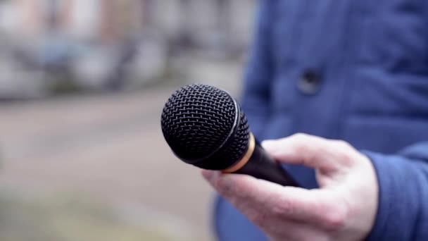 Televisión toma la entrevista — Vídeo de stock