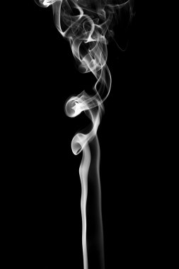 Siyah arkaplanda beyaz duman