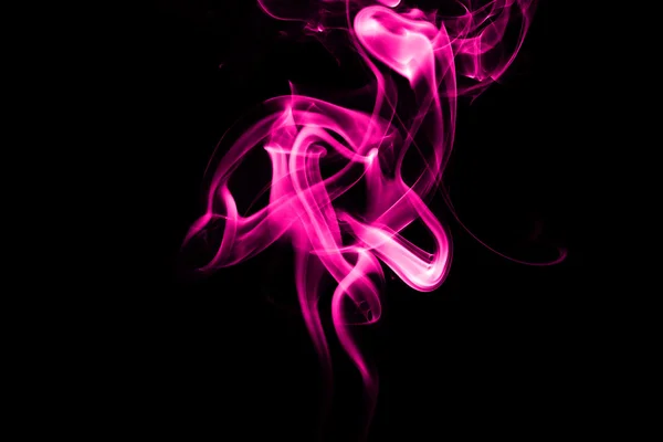 검은 배경에 추상 분홍색 연기 — 스톡 사진