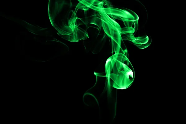Siyah arkaplanda soyut yeşil duman — Stok fotoğraf
