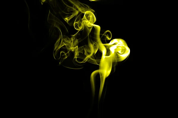 Humo amarillo abstracto sobre fondo negro —  Fotos de Stock