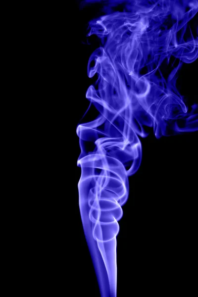 Streszczenie niebieski dym na czarnym tle — Zdjęcie stockowe