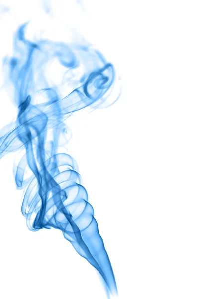 白い背景に抽象的な青い煙 — ストック写真