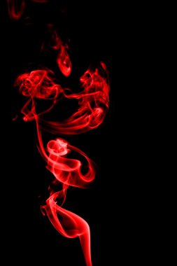 Siyah arkaplanda soyut kırmızı duman