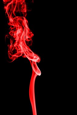 Siyah arkaplanda soyut kırmızı duman