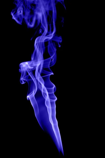 Αφηρημένος μπλε καπνός σε μαύρο φόντο — Φωτογραφία Αρχείου