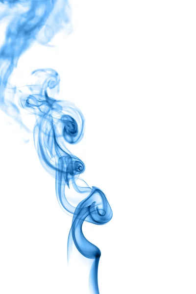 白い背景に抽象的な青い煙 — ストック写真
