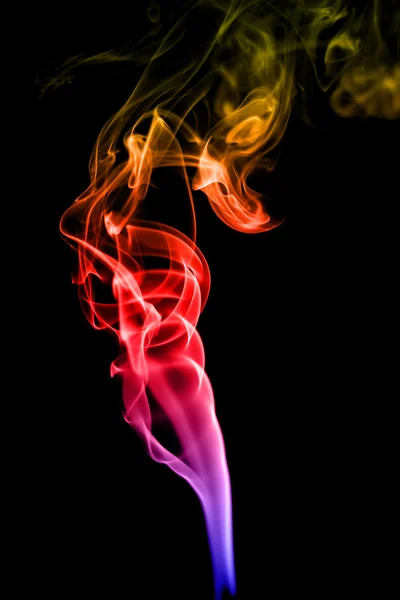 Абстрактний барвистий дим на чорному фоні — стокове фото