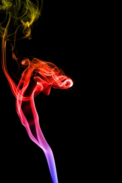 Abstraktní barevný kouř na černém pozadí — Stock fotografie