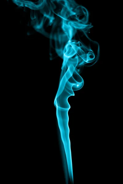 Kouř na černém pozadí abstraktní azurová — Stock fotografie
