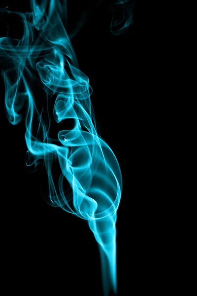 Streszczenie błękitny dym na czarnym tle — Zdjęcie stockowe