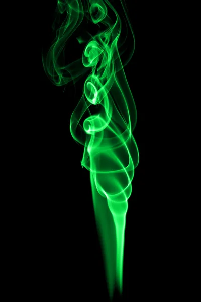 Abstrato fumaça verde no fundo preto — Fotografia de Stock