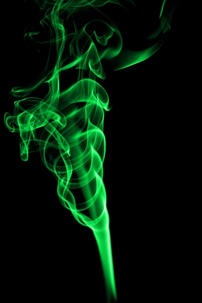 Abstraktní zelený kouř na černém pozadí — Stock fotografie