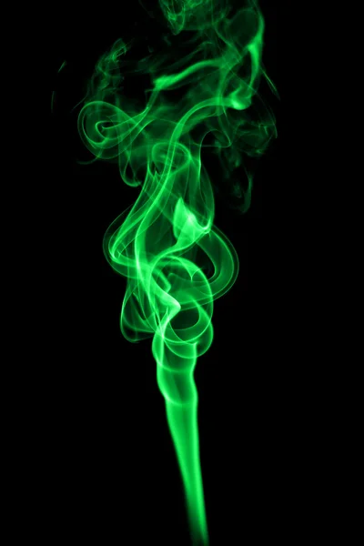 Αφηρημένος πράσινος καπνός σε μαύρο φόντο — Φωτογραφία Αρχείου