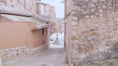 Yalnız şehirdeki sokak