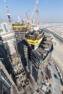 Birleşik Arap Emirlikleri, Dubai, 05/21/2015, Damac Towers Dubai Paramount, inşaat ve bina cityscape arka plan ile ariel sayısı