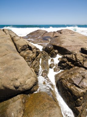 Gündüz kayalık plaj manzara