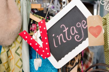 İngiltere, Morecambe, 08/16/2015, Vintage ikinci el kıyafetler demiryolu vintage tipi Pano, Midland Hotel deniz hafta sonu tarafından Vintage ile.