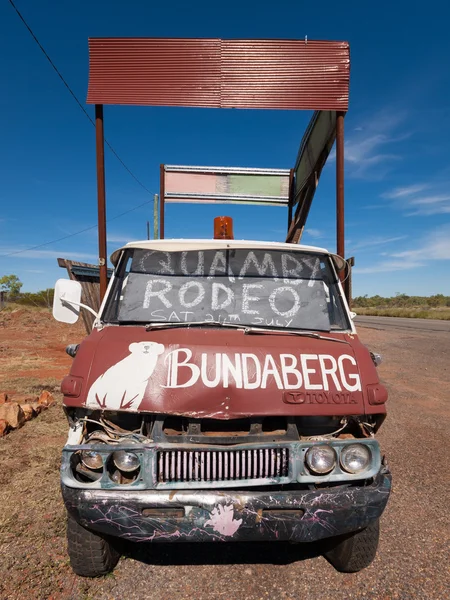 Australia, Queensland, Bundaberg, 07 / 04 / 2014, Bundaberg Rum marca pintada a mano, la publicidad de un rodeo . — Foto de Stock