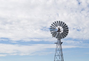 Bıçaklar iplik ile eski batı tarzı çiftlik yel değirmeni