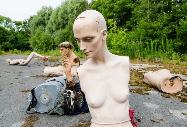 Lancashire, İngiltere, 06/08/2013, tema parkı mankenler çürümeye terk terkedilmiş.