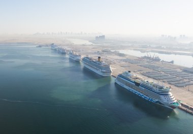 Birleşik Arap Emirlikleri, Dubai, 03/12/2015, Dubai cruise terminal, port rashid bağlantı noktası. Yolcu gemilerine yerleştirme.