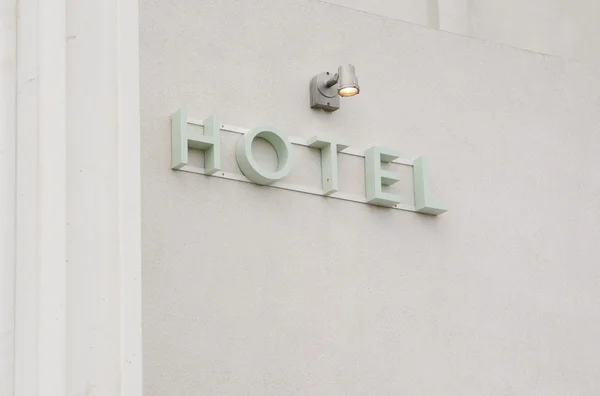 Inglaterra, Morecambe, 16 / 08 / 2015, Vintage à beira-mar no Midland Hotel, Midland Hotel art deco exterior e sinal . — Fotografia de Stock