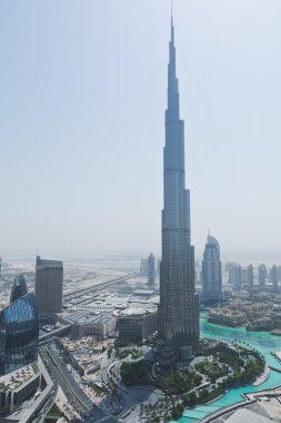 Birleşik Arap Emirlikleri, Dubai, 12/15/2014, Uluslararası Dubai Kongre ve Sergi Sarayı El hikma kulenin çatısından ateş