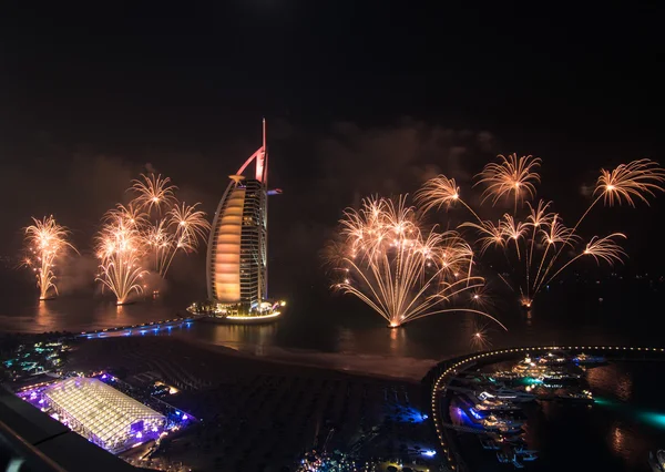 Birleşik Arap Emirlikleri, Dubai, 12/30/2015, burj al arab yeni yıl arifesinde havai fişek 2015